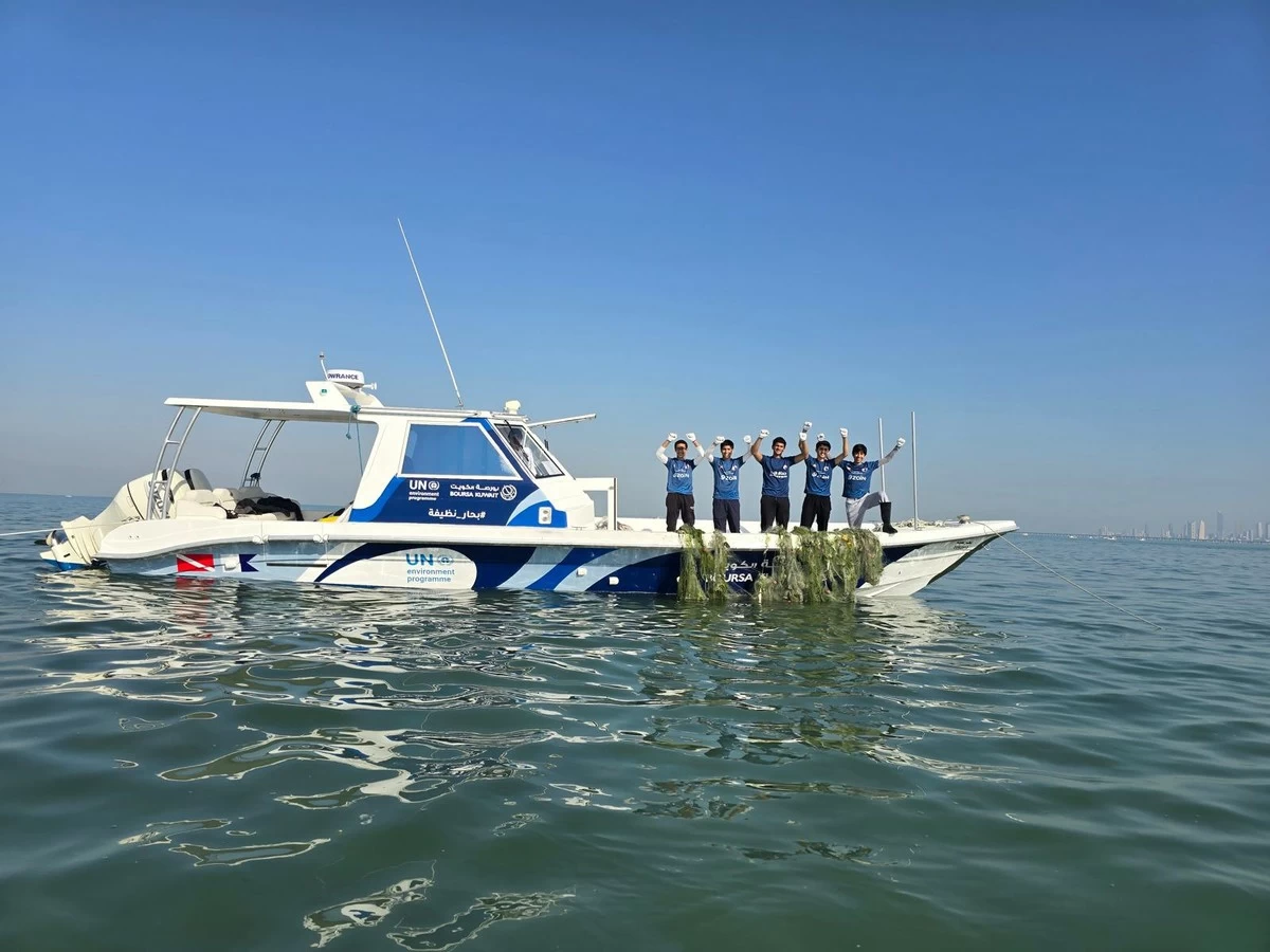 Kuwaiti diving team removes two tons of waste from Kuwait Bay