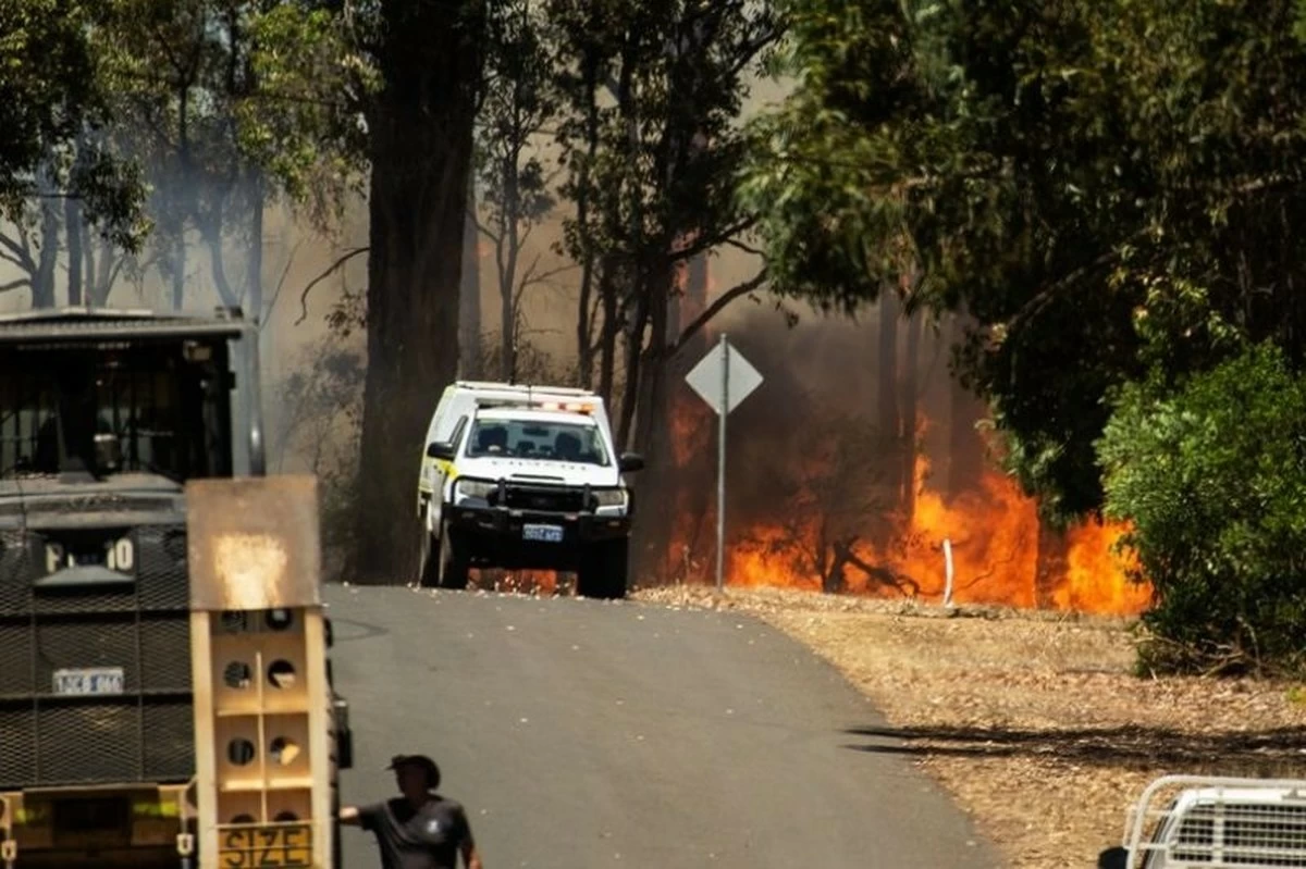 Evacuation order issued over life-threatening bushfire in Western Australia