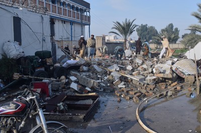 Suicide bomber strikes wedding in northwestern Pakistan and kills 7 people