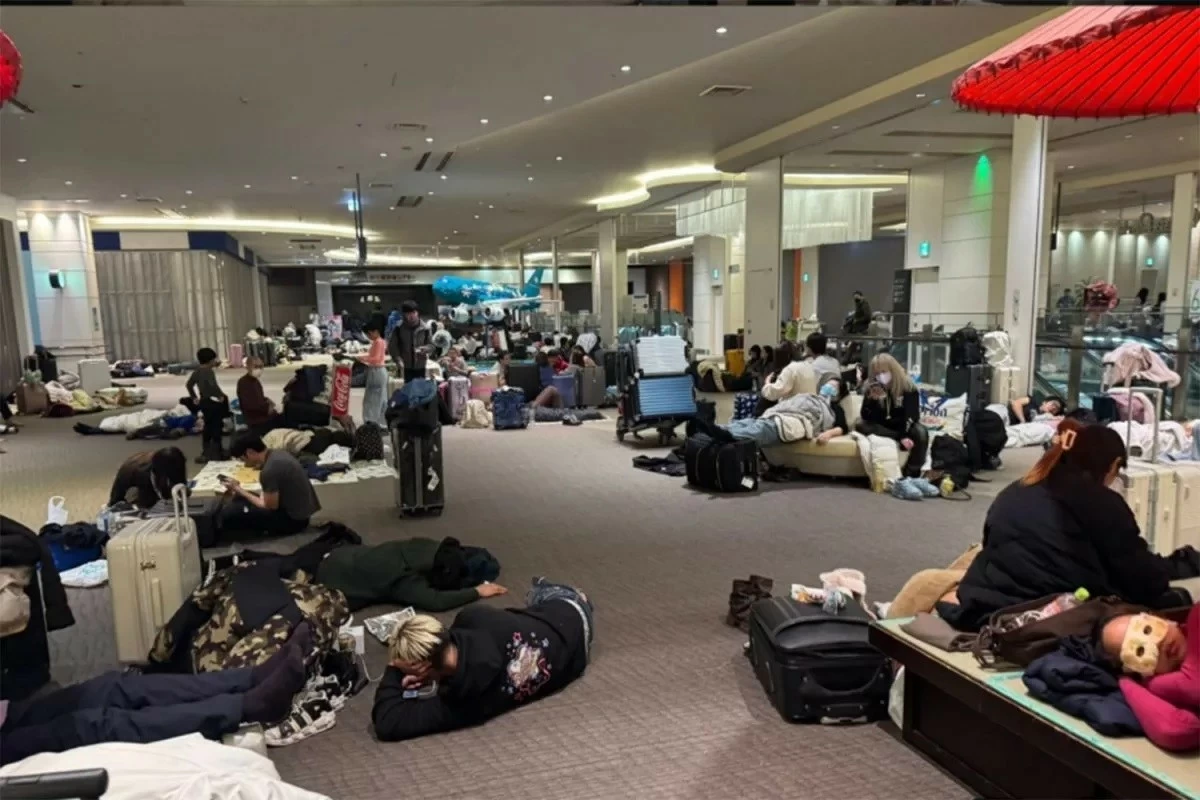 Over 2,000 people stranded at Hokkaido airport amid record snowfall