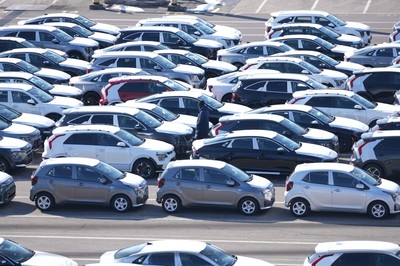 Trump threatens to hike tariffs on S.Korean goods over inaction on trade deal