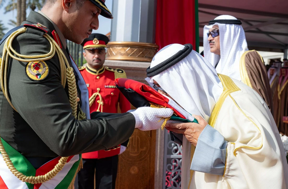 Kuwait Amir patronizes, attends flag-raising ceremony