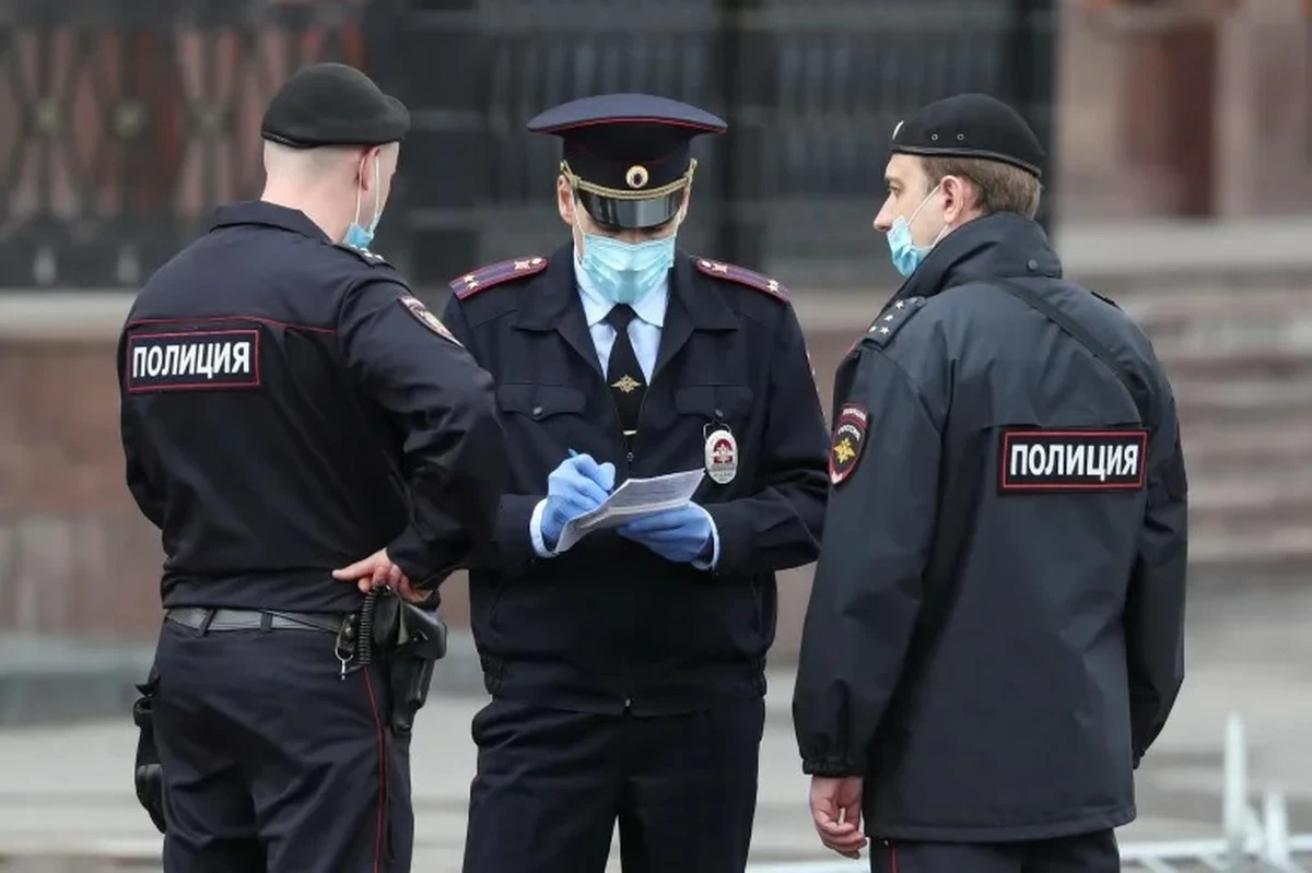 Russian police dismantle scam call hub near St. Petersburg