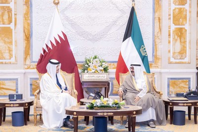 Kuwait Amir, Crown Prince receive visiting Qatari PM