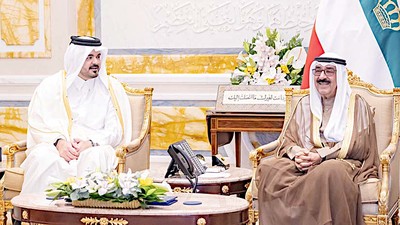 Kuwait Amir, Crown Prince receive OCA President Sheikh Joaan