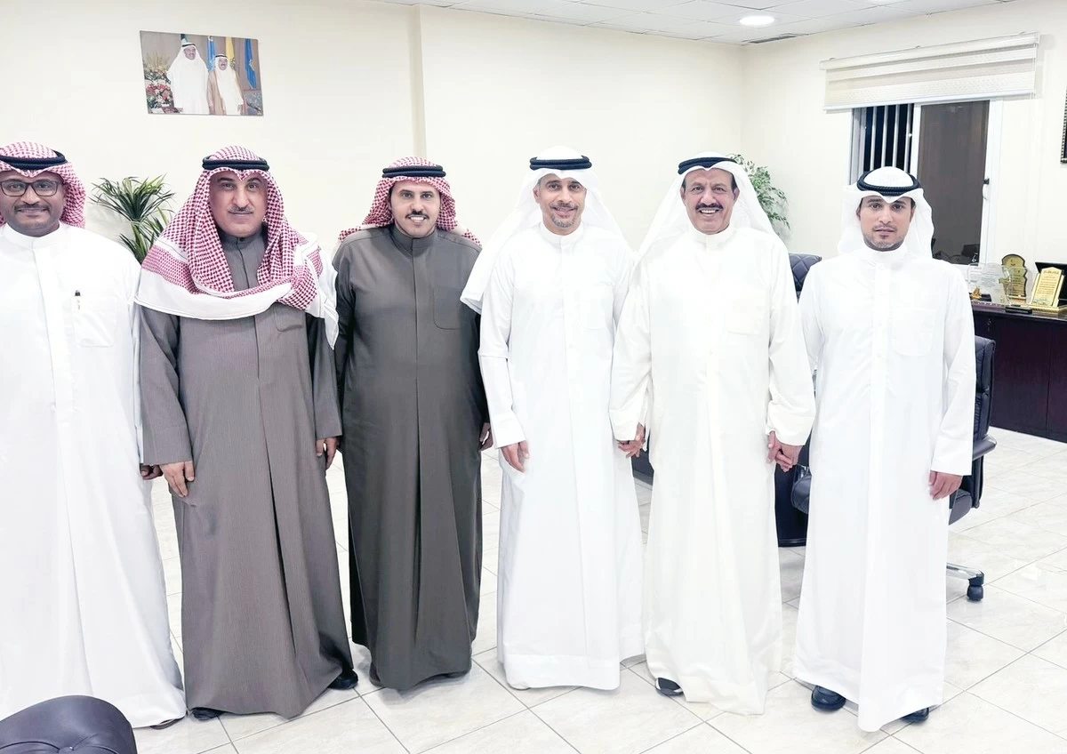 Minister of Youth and Sports visits Al-Sulaibikhat Club