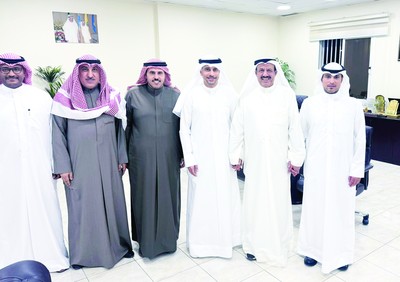 Minister of Youth and Sports visits Al-Sulaibikhat Club