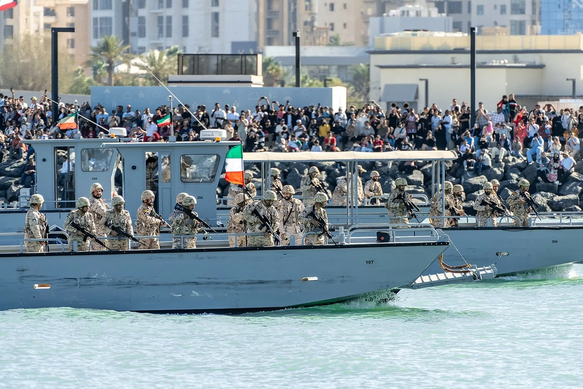 Air and Naval Displays Thrill Crowds in 65th National Day, 35th Liberation Day Festivities
