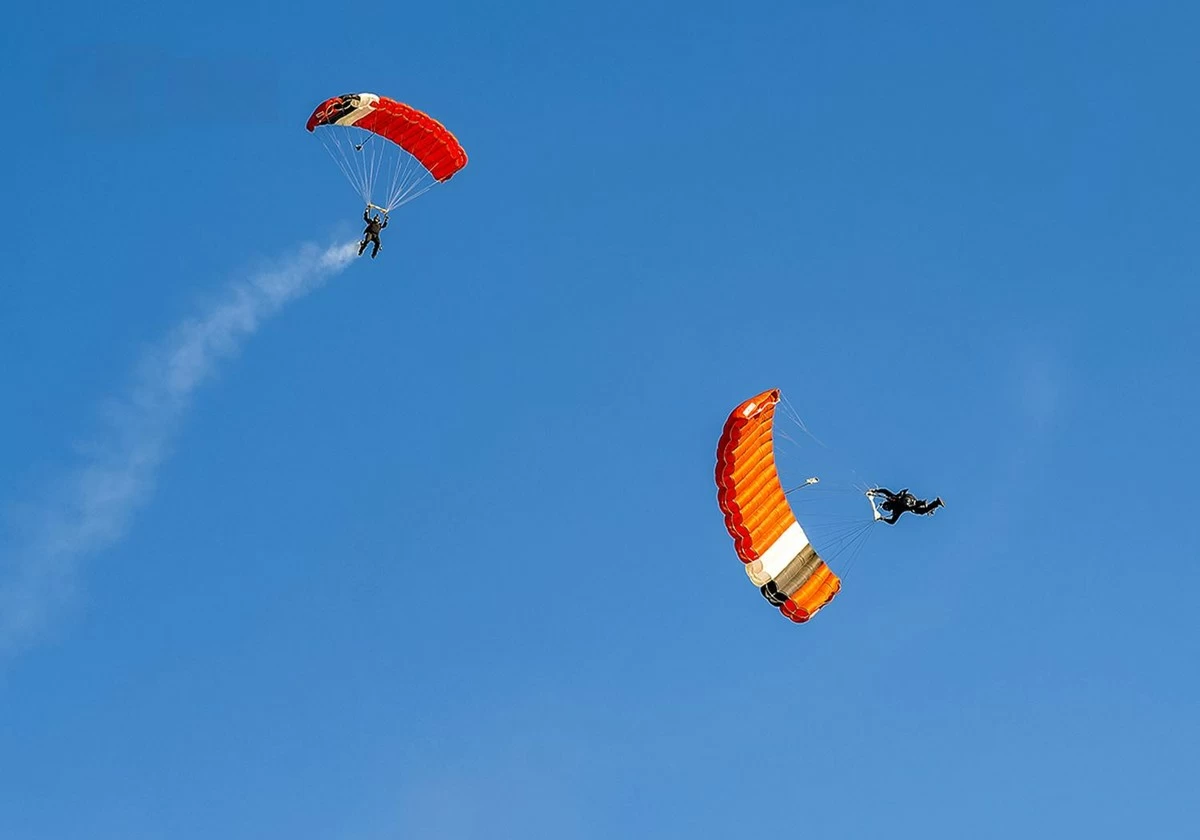 Air and Naval Displays Thrill Crowds in 65th National Day, 35th Liberation Day Festivities