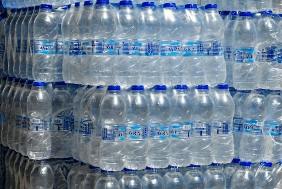 Kuwait Restricts Water Sales to Five Cartons Per Customer