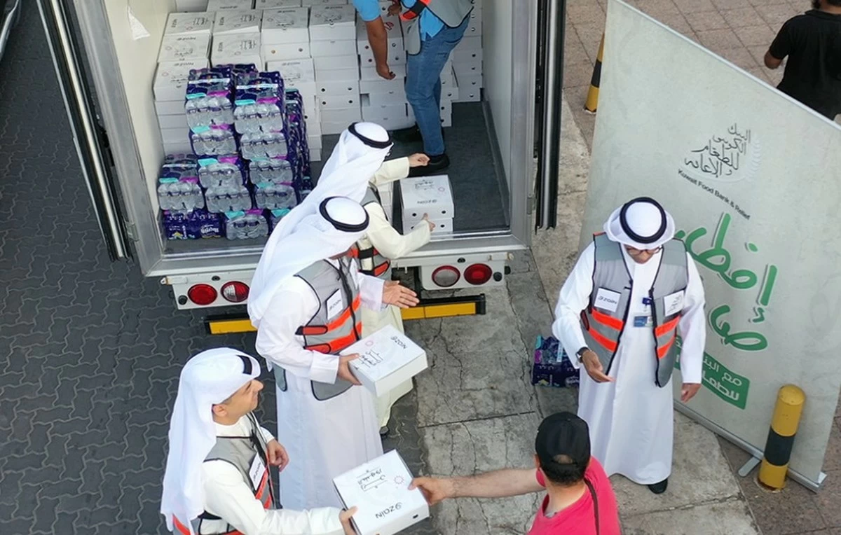 Kuwait Halts Iftar Meal Distribution Outside Mosques Until Further Notice