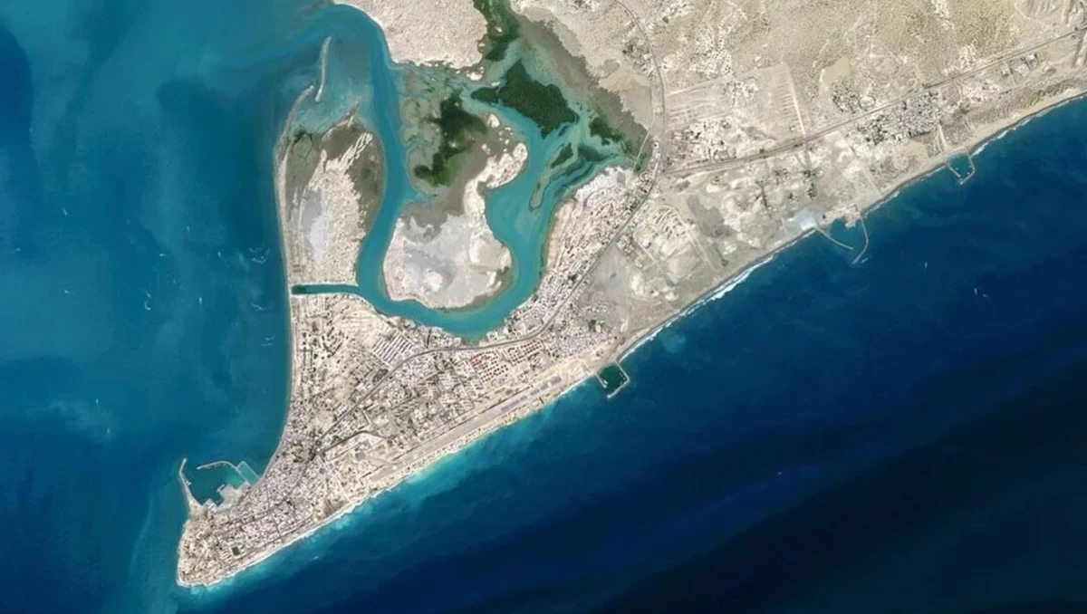 Oil tanker attacked in the Gulf of Oman, 1 dead