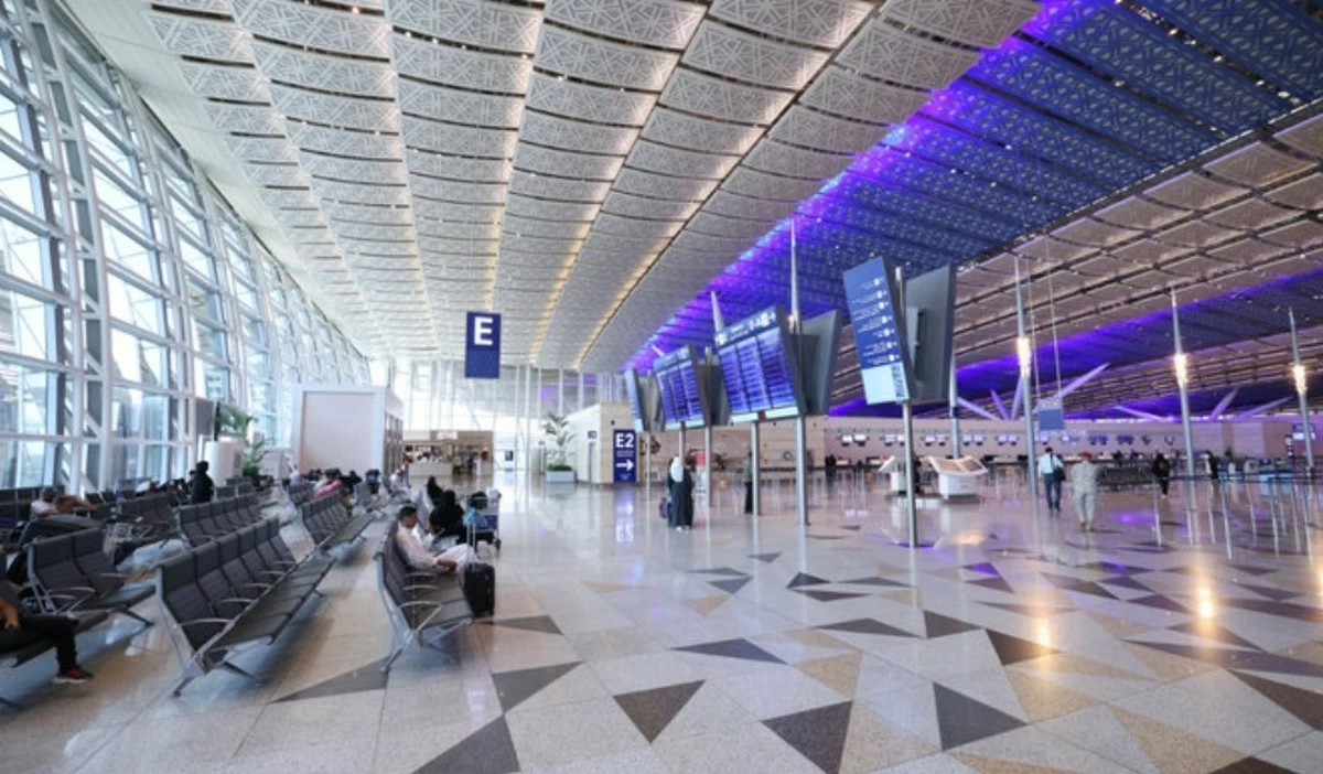 Indian Airlines Resumes Limited Flights Through Middle East Amid Ongoing Conflict