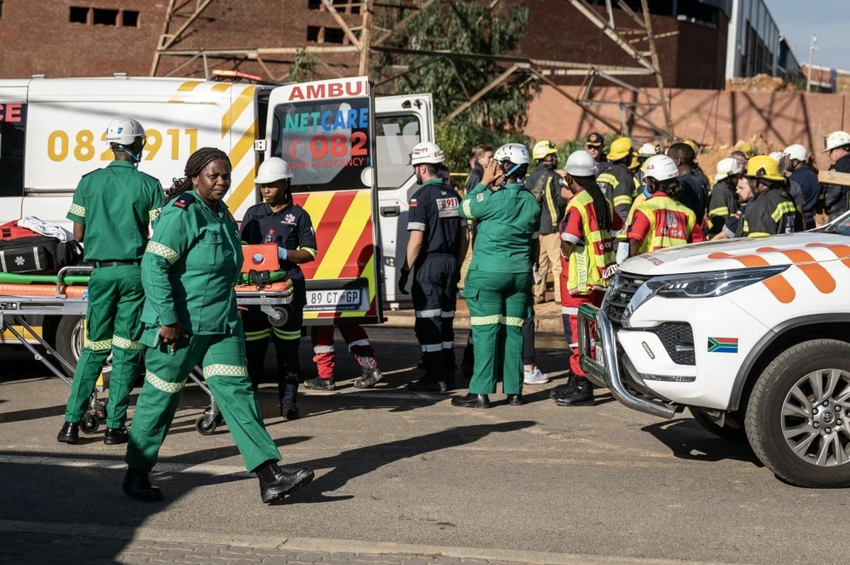 6 killed in South Africa building collapse