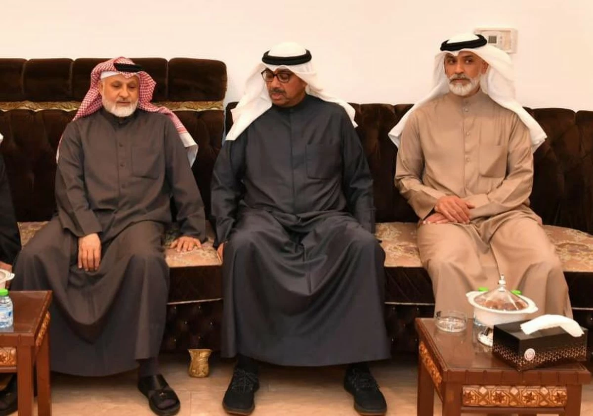Kuwait&rsquo;s Defense Minister Visits Families of Military Martyrs