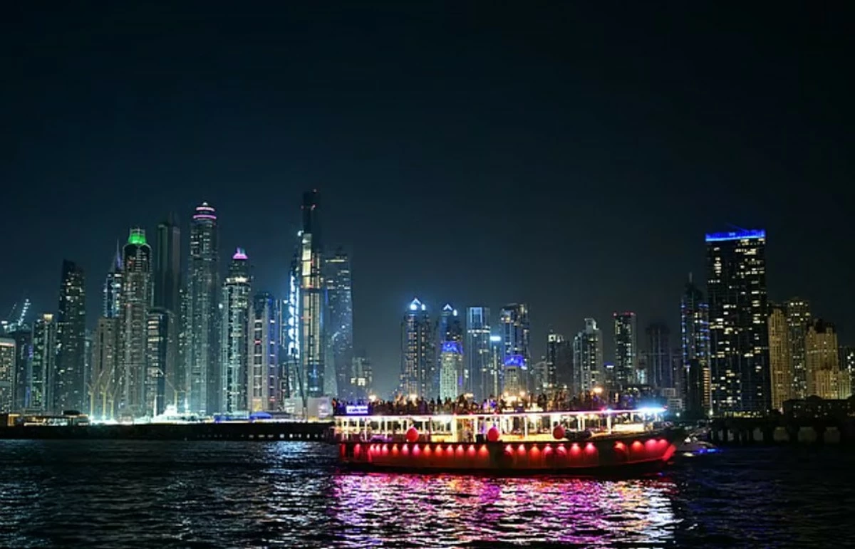 Dubai Confirms No Injuries Following Dubai Marina Debris Incident