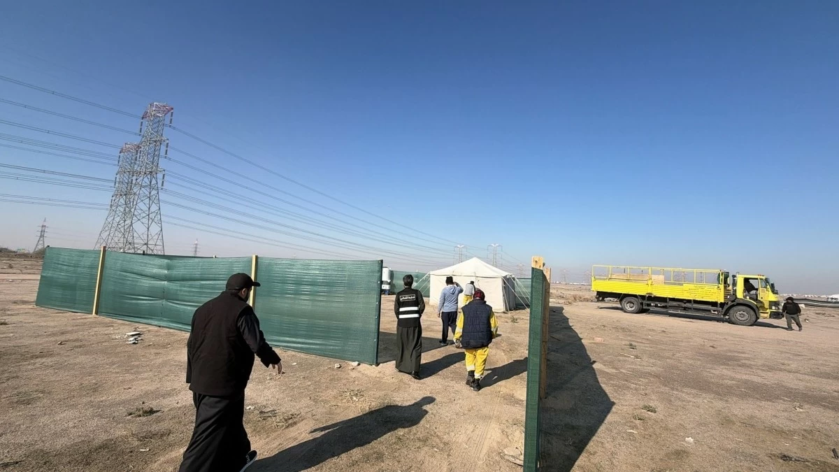 Kuwait Closes 3 Shops, Removes 40 Illegal Sun Shades - 9 Camps Removed