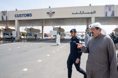 Kuwait Prime Minister Reviews Operations at Nuwaiseeb Crossing