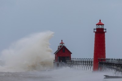 Winds, blizzards and triple-digit heat put over half of US in path of extreme weather