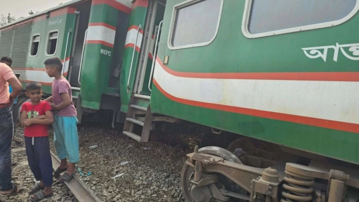 Train derailment in NW Bangladesh injures scores of passengers