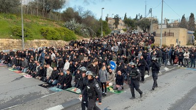 Palestinians Hold Eid Prayers Near Al-Aqsa Mosque Amid Ongoing Restrictions