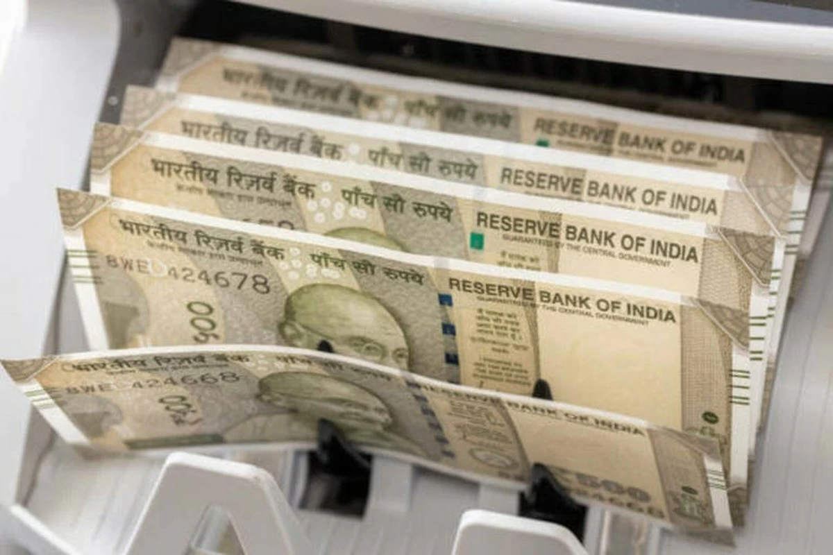 Indian Rupee Hits Record Low of 94 Against US Dollar