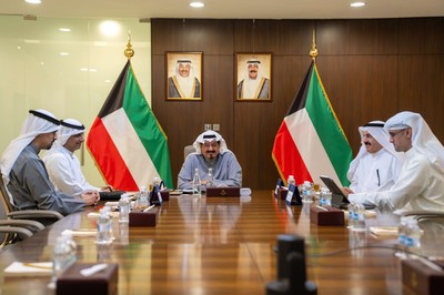 Kuwait PM Chairs High-Level Meeting on Economic Stability Amid Crisis