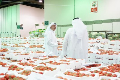 Eid Holiday Causes Tomato Shortage, Kuwait Minister Visits Market to Assess Supply