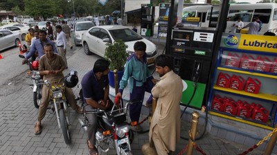 Fuel Shock in Pakistan as Petrol Hits Rs458 Per Litre, Diesel Rs520