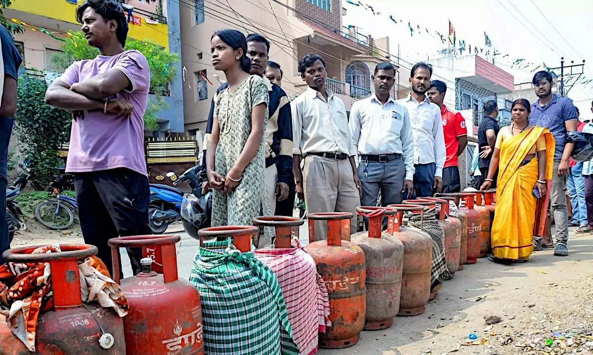 Cooking Gas Crunch Hits Indian Homes as LPG Deliveries Slow Down