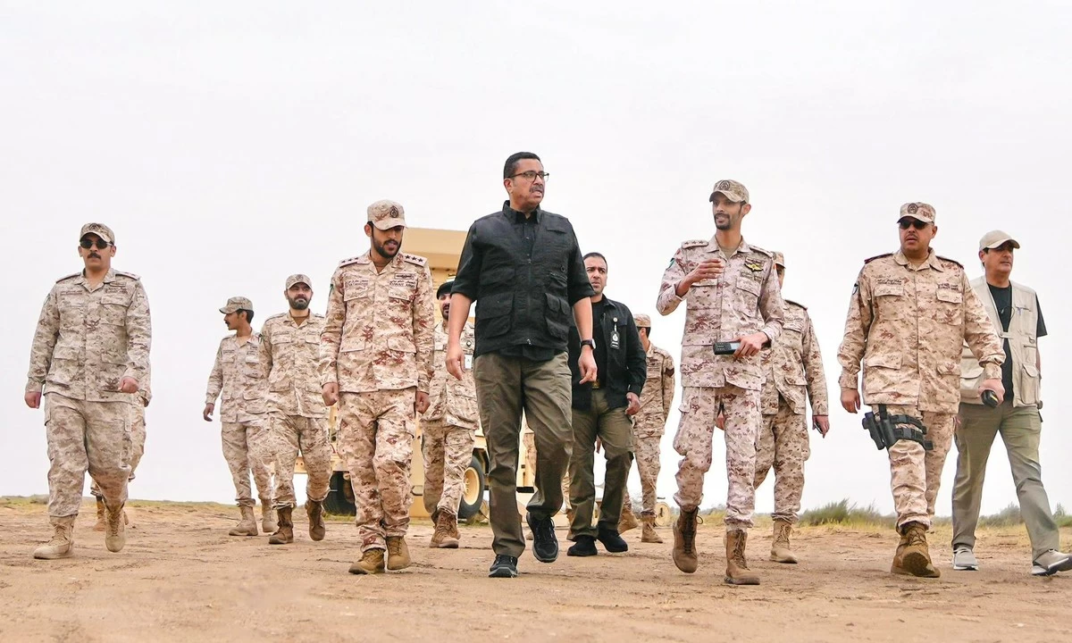 Kuwait Defence Minister Reviews Combat Readiness of Army Units