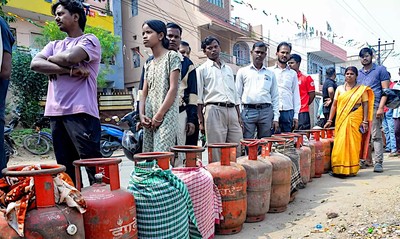Cooking Gas Crunch Hits Indian Homes as LPG Deliveries Slow Down
