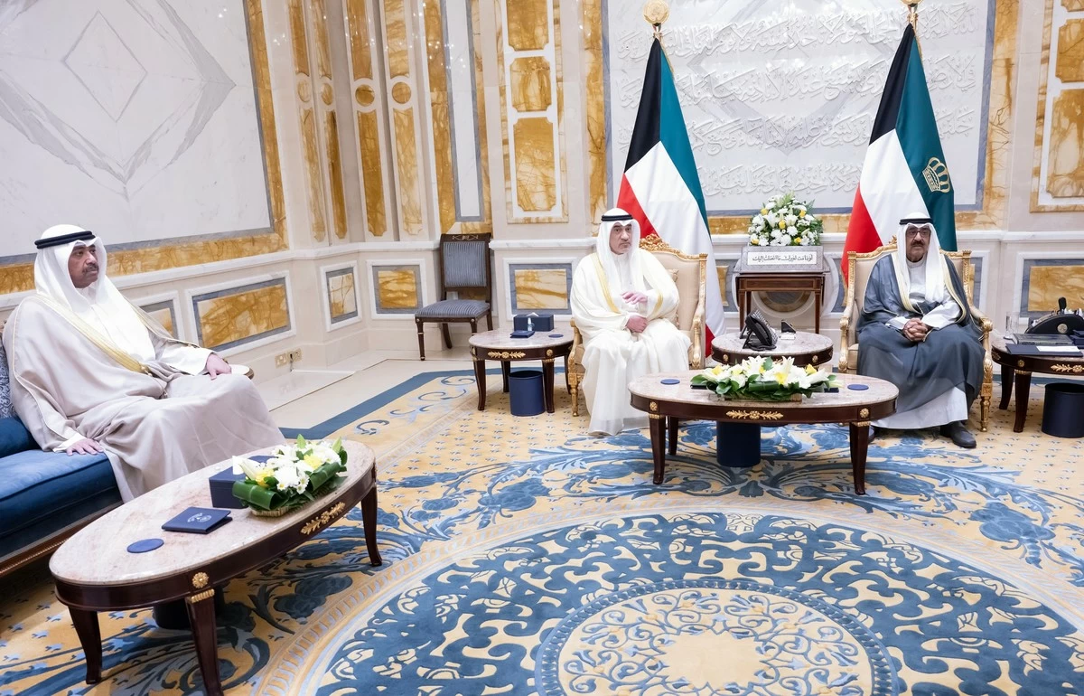 Kuwait Amir Honors Martyrs After Recent Attacks, Meets Their Families