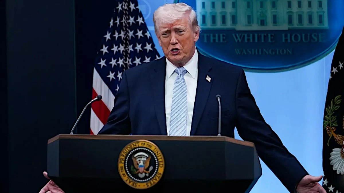 Trump Says US Warships Being Armed for Possible Strikes if Iran Talks Fail