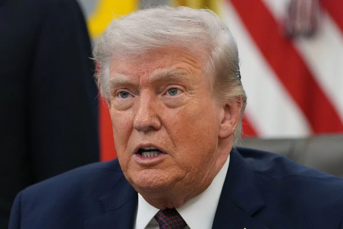 Trump Warns of Renewed Strikes if Iran Deal Fails, Says Blockade Will Continue