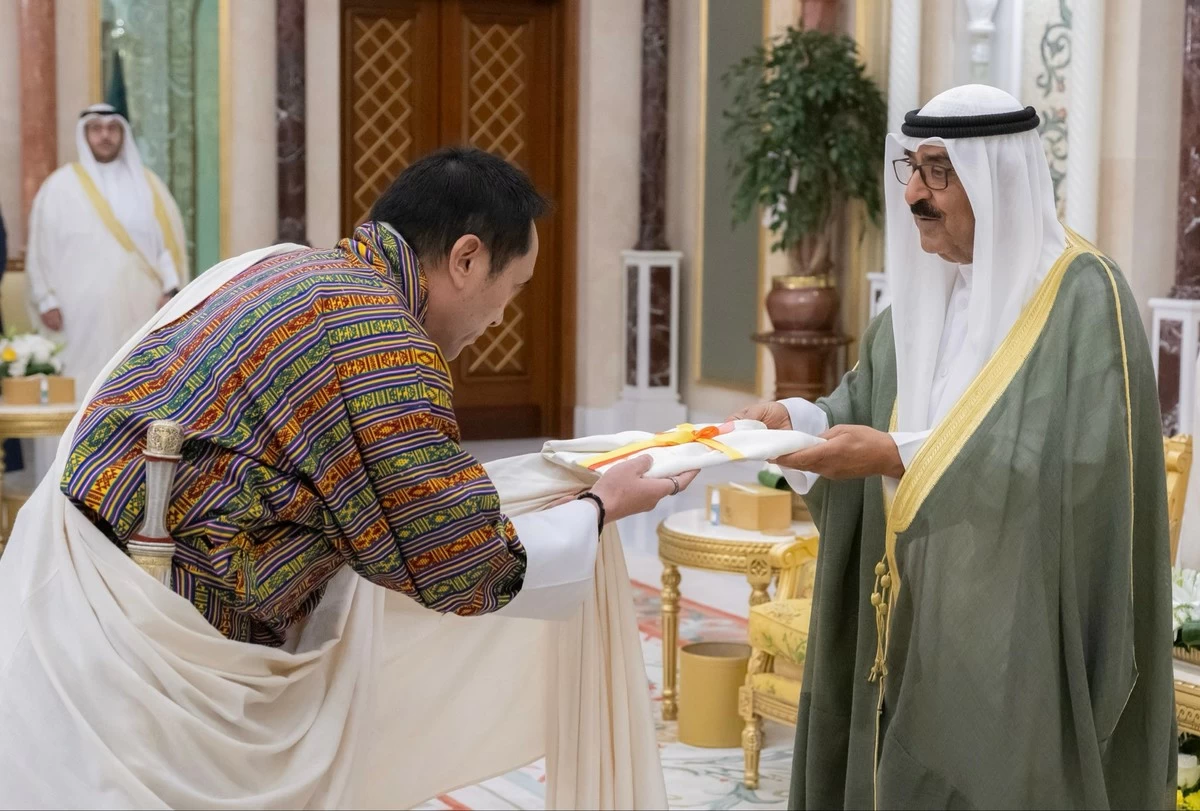 Amir receives credentials of five new ambassadors