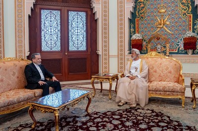 Sultan of Oman, Iran FM Hold Talks on Regional Tensions and Peace Efforts