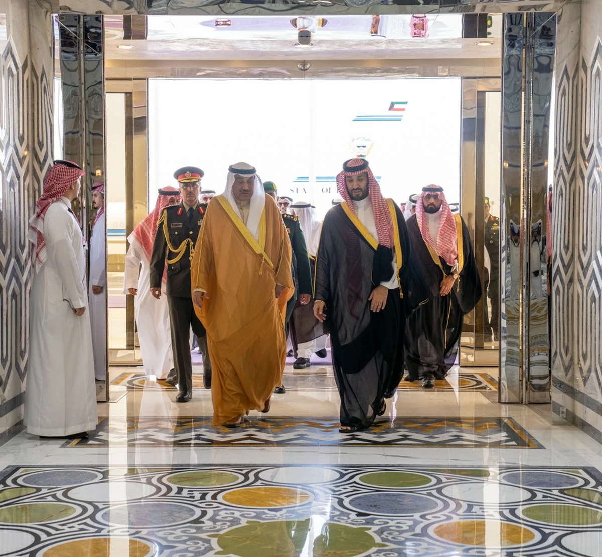 Kuwait Crown Prince Arrives in Jeddah to Lead Delegation at Gulf Consultative Summit