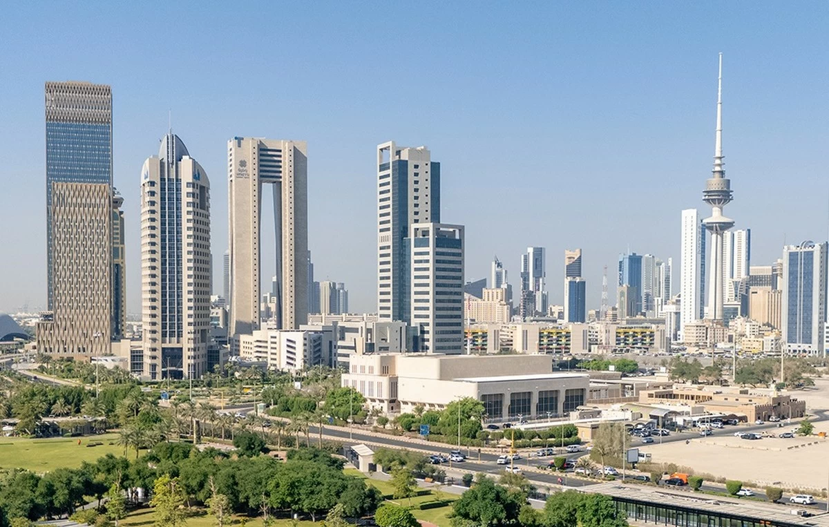 Kuwait weather turns pages as sun and drizzle to share weekend stage