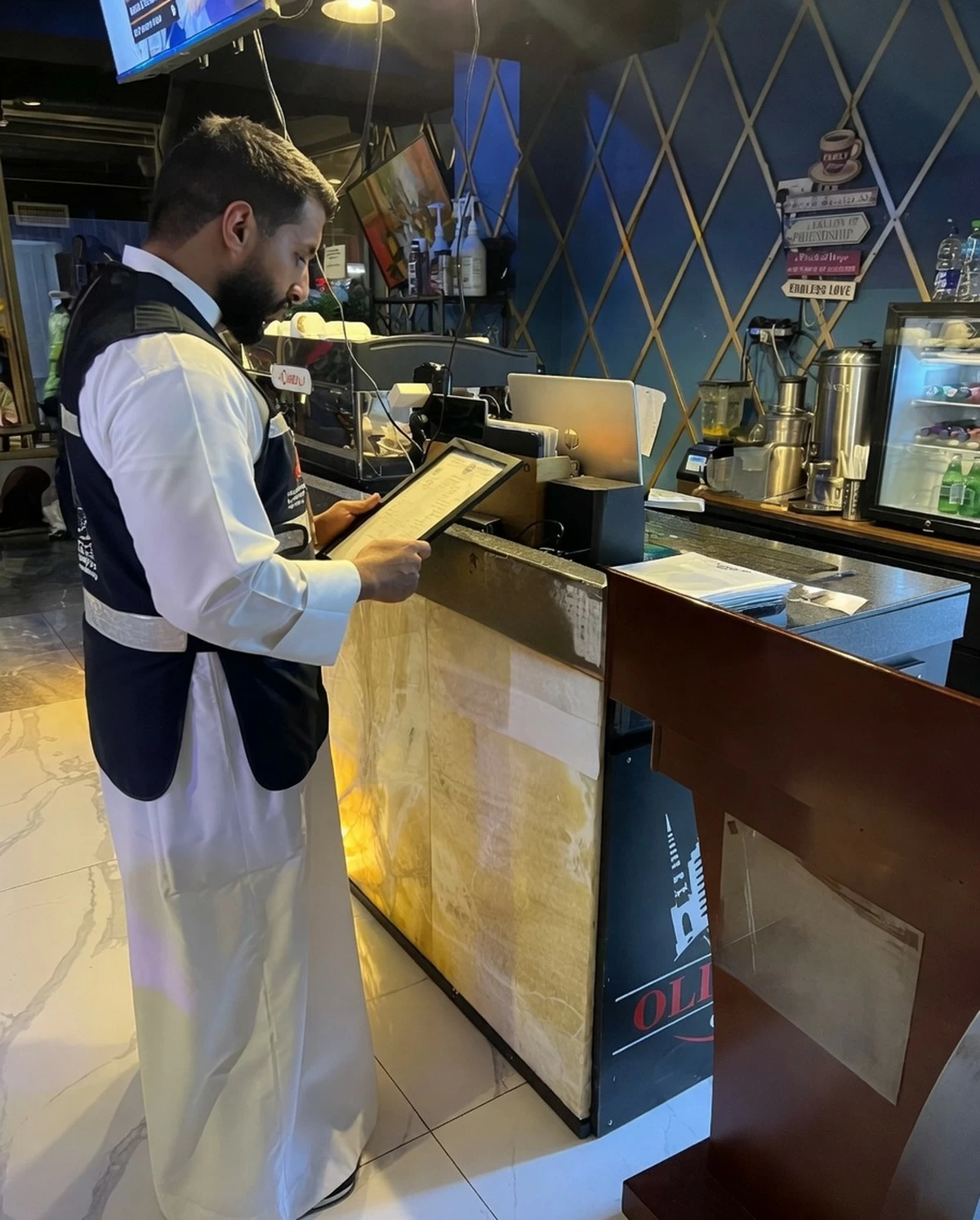 Spoiled Food, Missing Price Lists: Kuwait Restaurants & Cafes Hit with Violations
