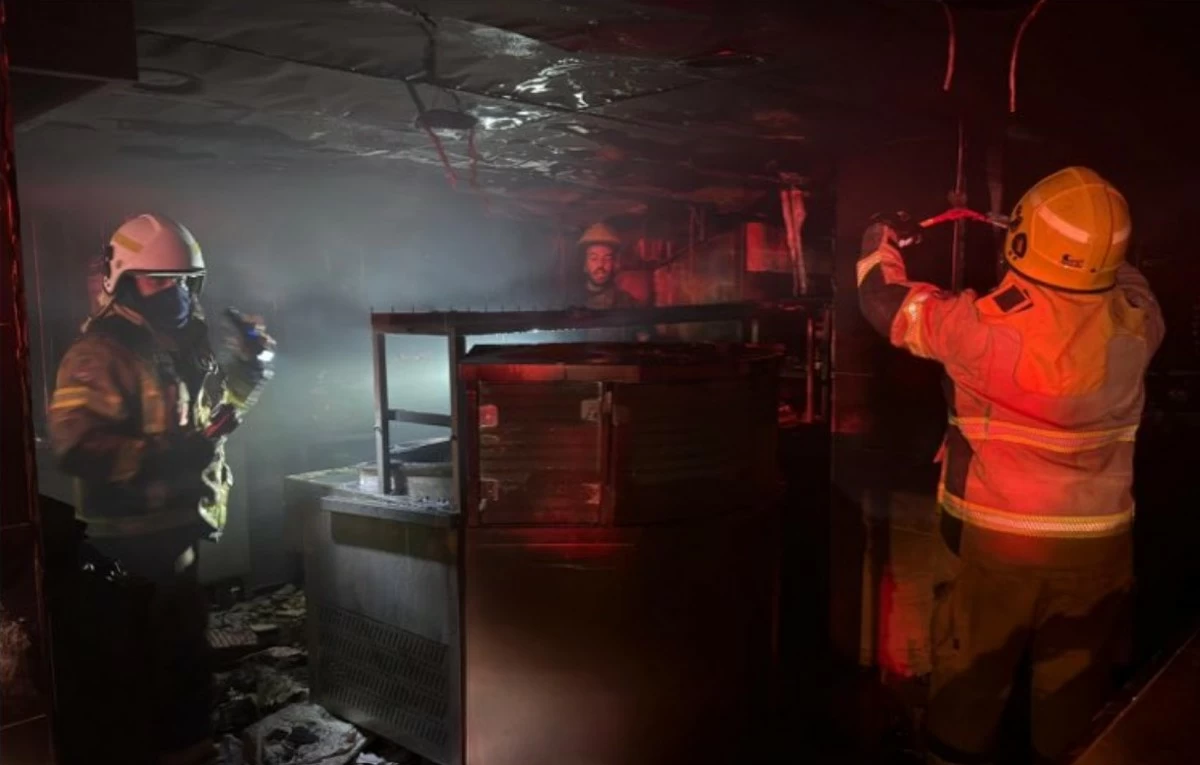 Firefighters Contain Restaurant Kitchen Fire in Khaldiya