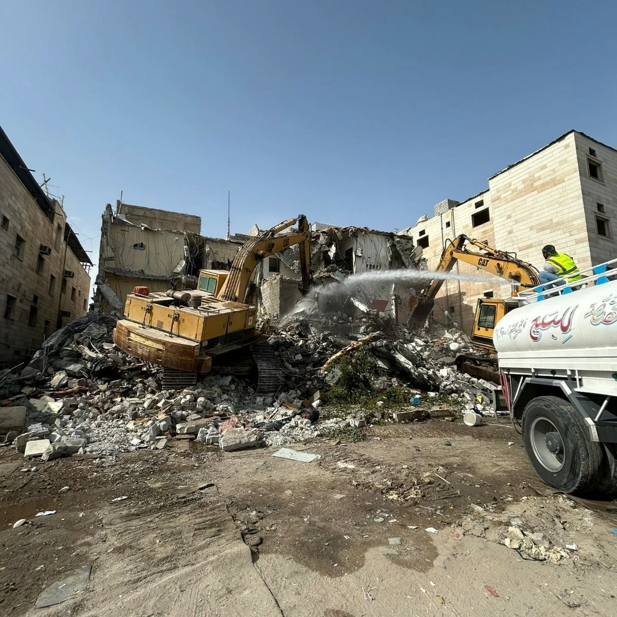 Kuwait Municipality Begins Demolition of 42 Unsafe Buildings in Jleeb Al-Shuyoukh