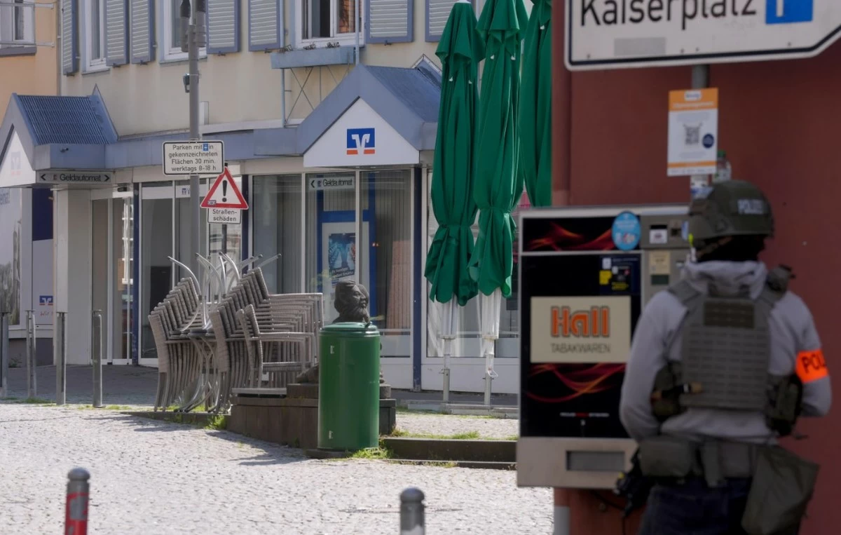 Hostage Situation Reported at Bank in Western Germany, Police Deployed