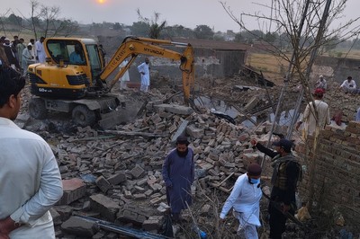 Pakistan suicide attack kills 14