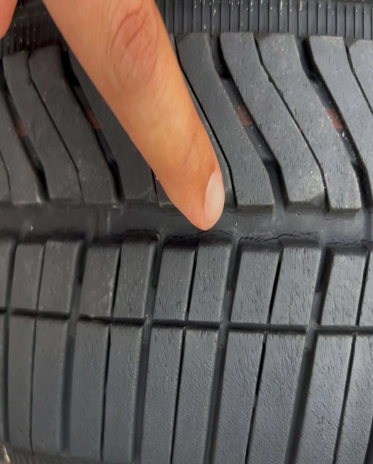 Kuwait Authorities Seize 60 Used and Expired Tires Sold via Social ...
