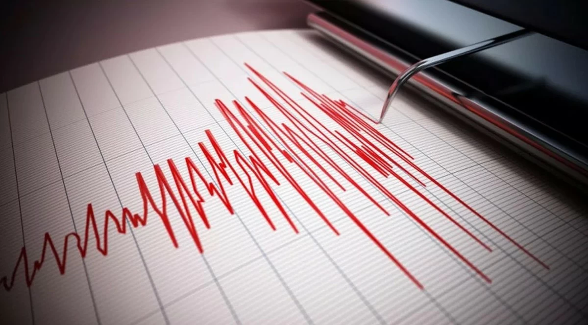 Strong quake in south China kills 2 and triggers evacuation of 7,000