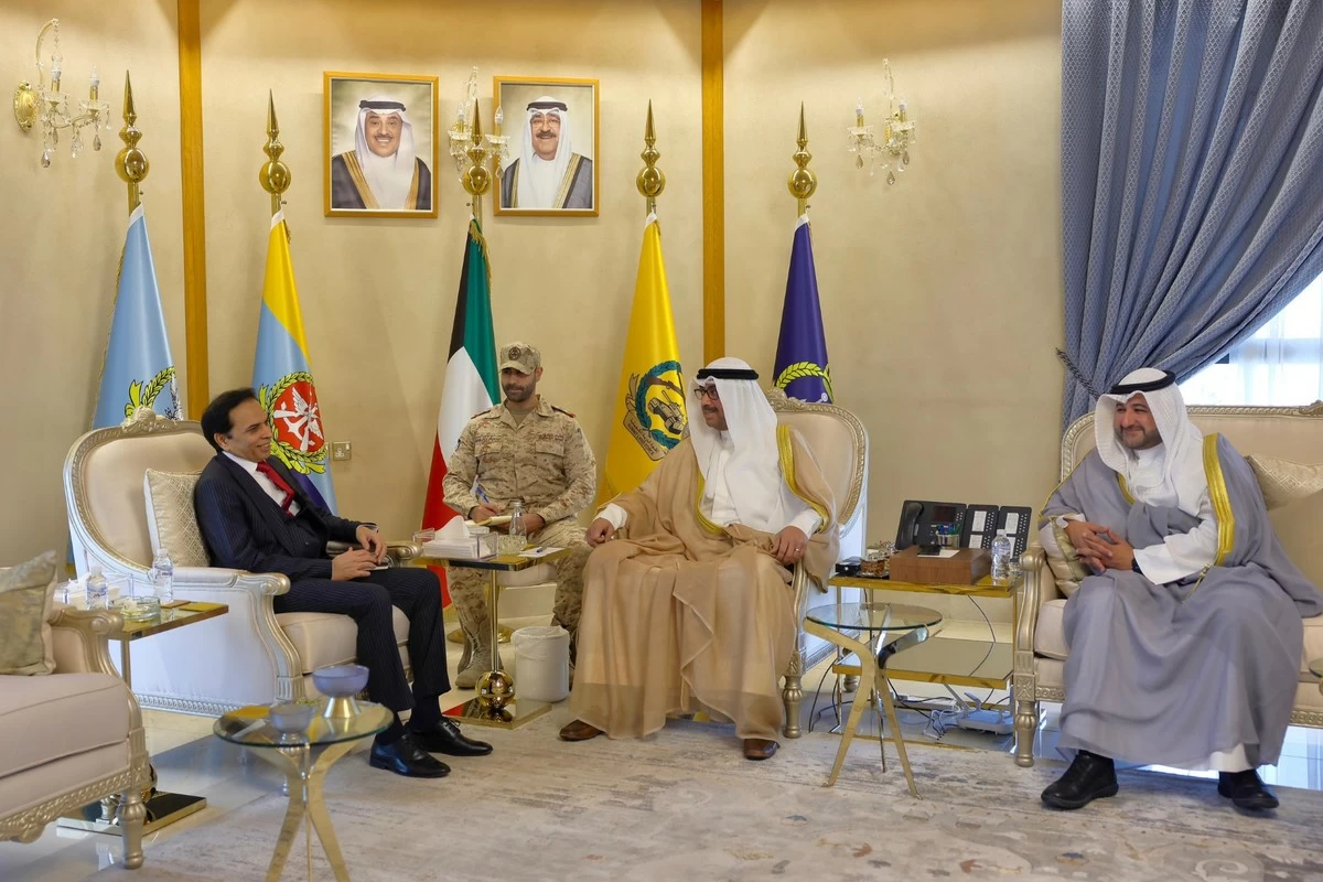 Defense Minister, Pakistan envoy in talks to boost ties