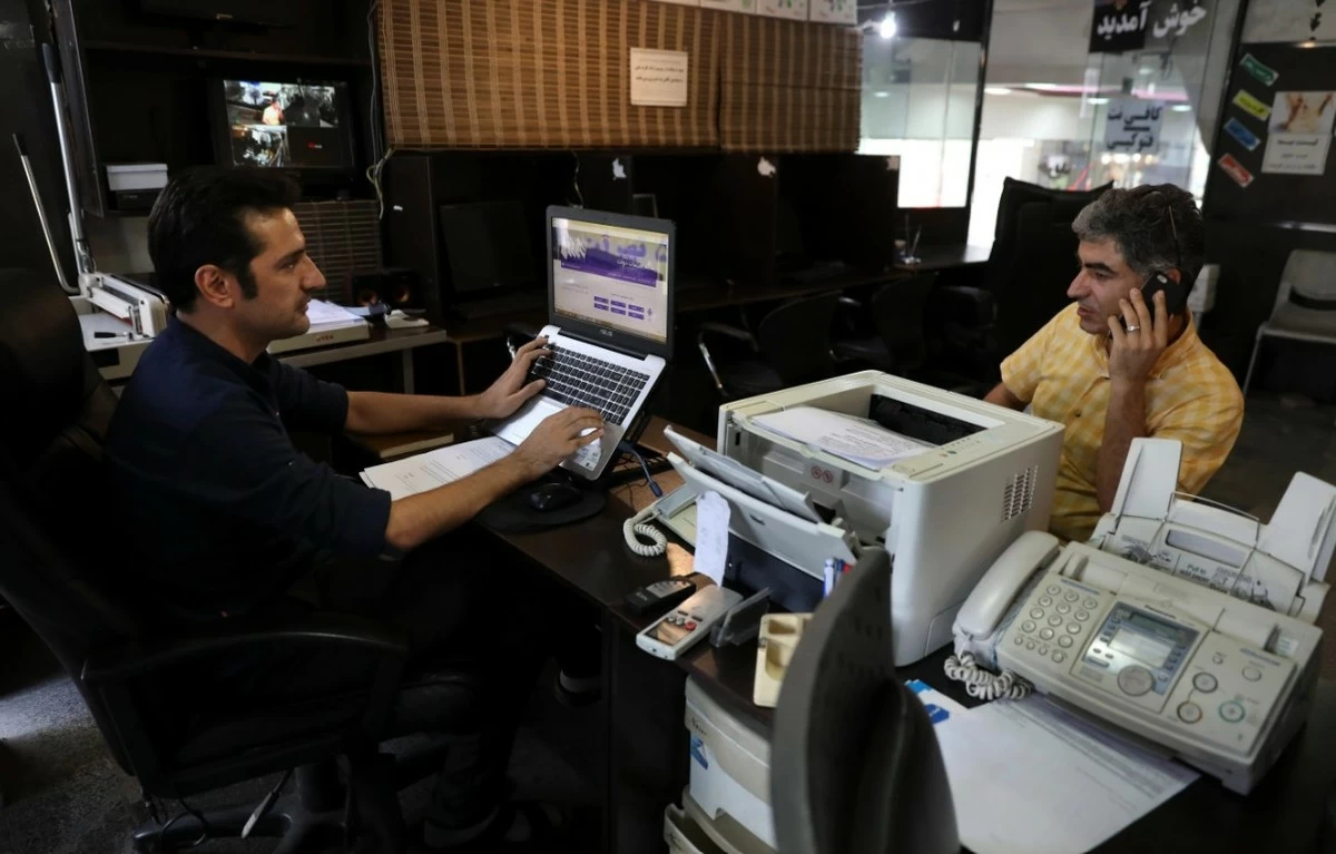 Iran Internet Return Sparks Political Rift Between Reformists and Hardliners