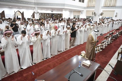 Crowds Flock to Mosques Across Kuwait for Eid Al-Adha Prayers