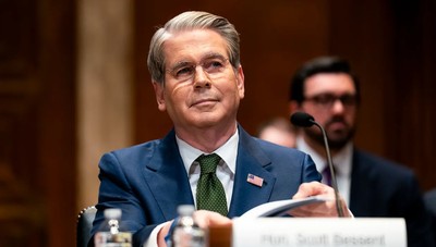US Says Oman Rejects Hormuz Tolls, while Iranian Regime Denies Draft Deal Is Finalized